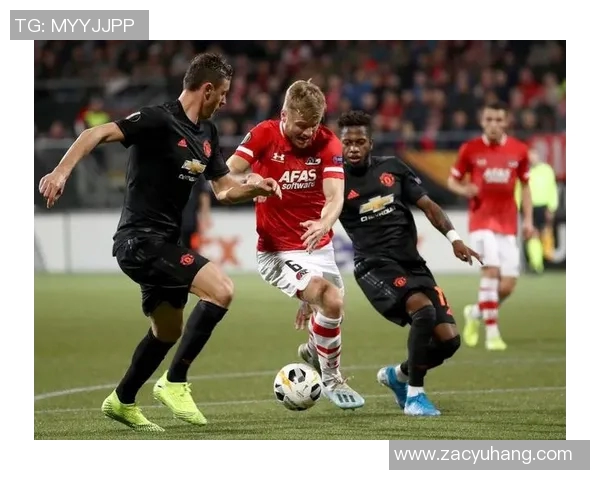 埃因霍温西蒙斯在荷甲赛场的精彩表现与降维打击分析